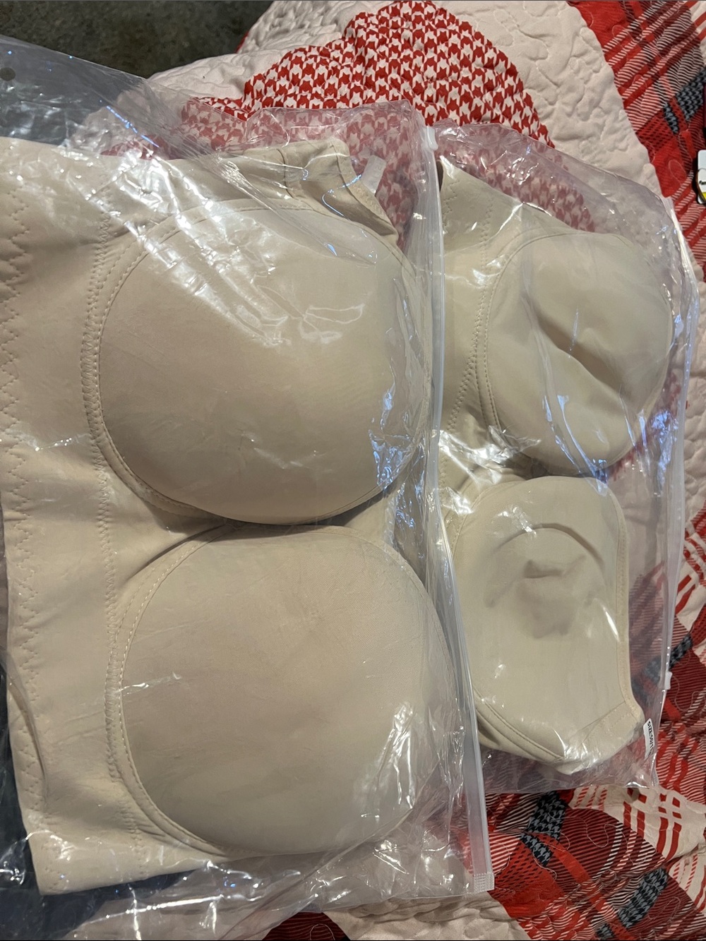 Seamless lightly Padded underwire Strapped Bras- Cream